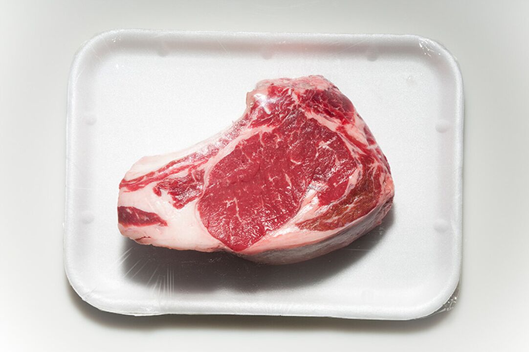 Daudzi pārtikas produkti, piemēram, sarkanā gaļa, tiek izslēgti no podagras diētas ēdienkartes. 
